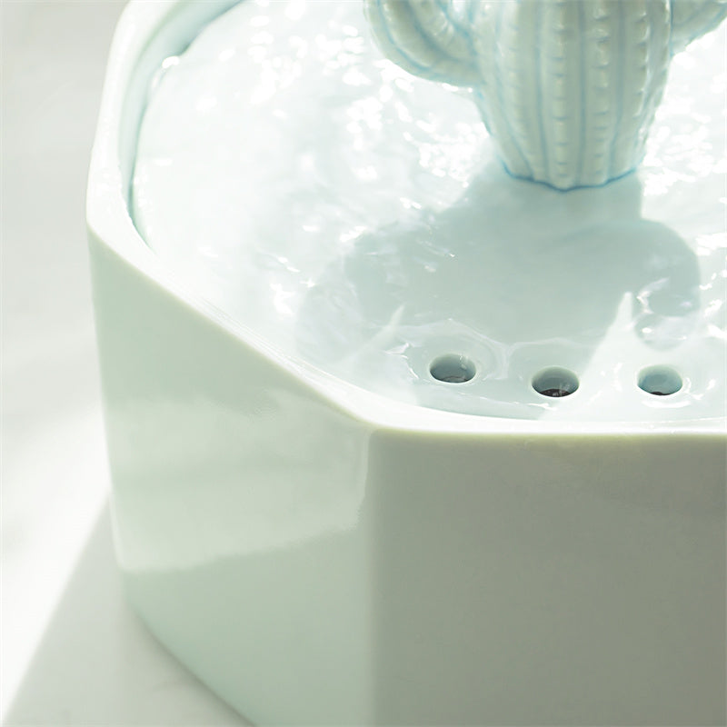 Happy & Polly 50oz/1.5L Cactus Style Cat Water Fountain