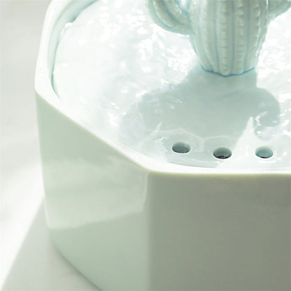 Happy & Polly 50oz/1.5L Cactus Style Cat Water Fountain
